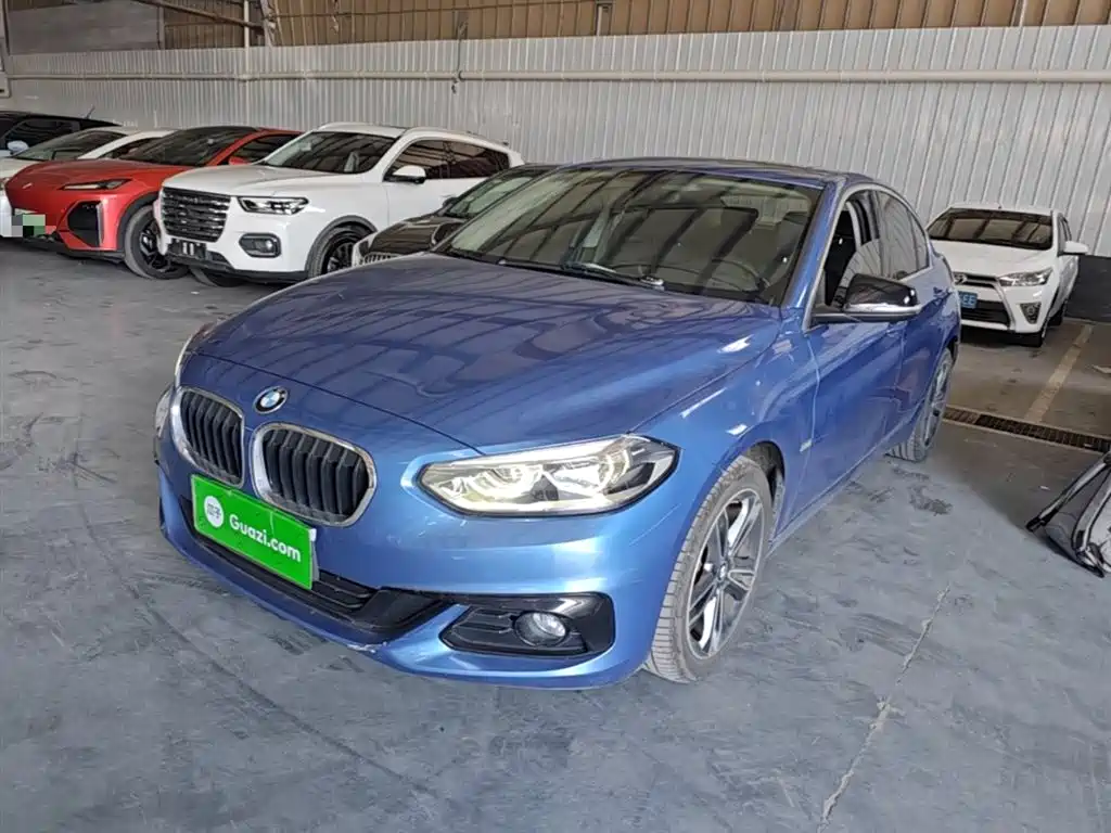 BMW 1 Series 2018 118i Sport Edition фото 2