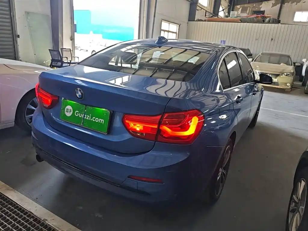BMW 1 Series 2018 118i Sport Edition фото 7