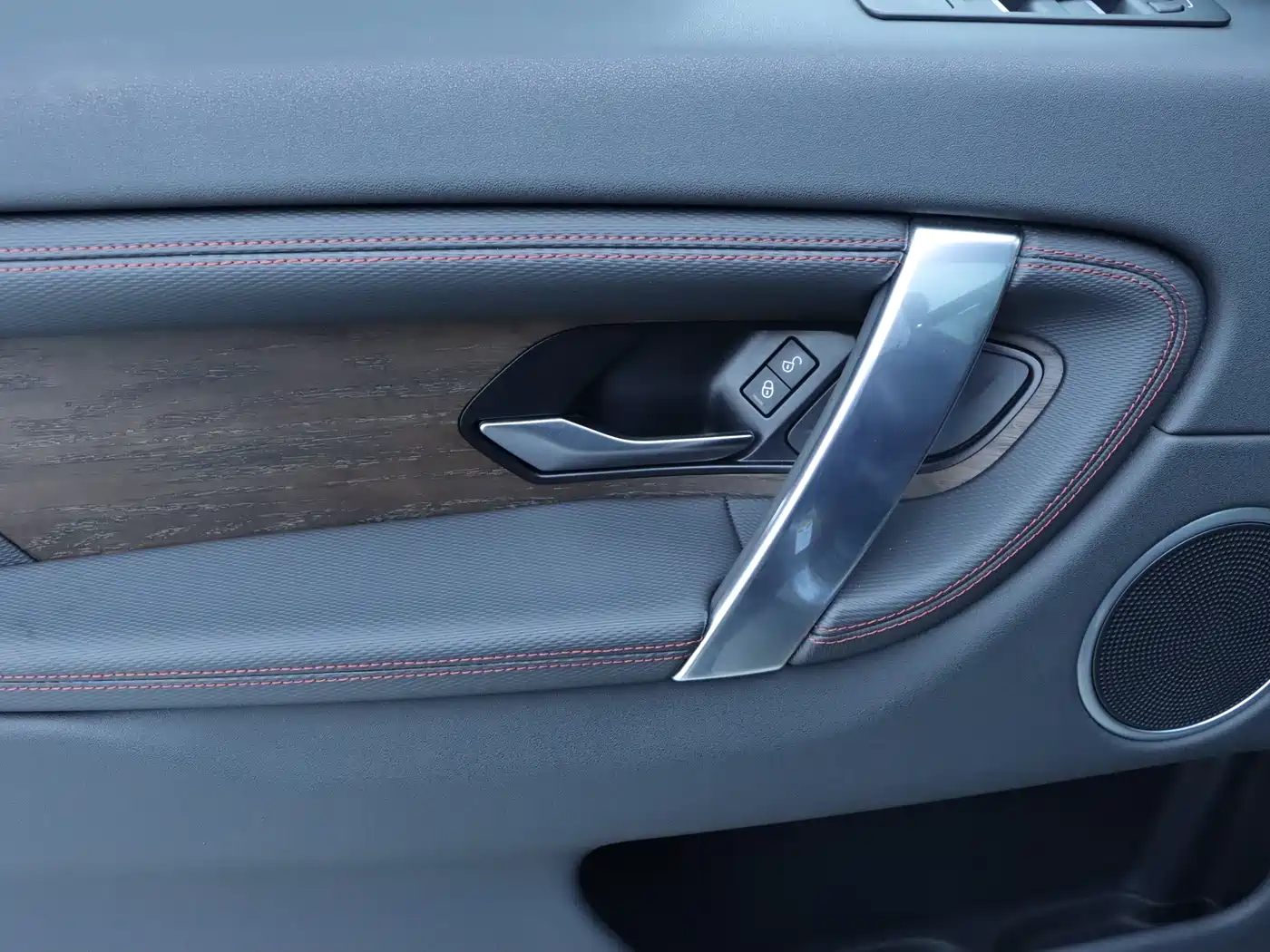 LAND ROVER DISCOVER SPORTS