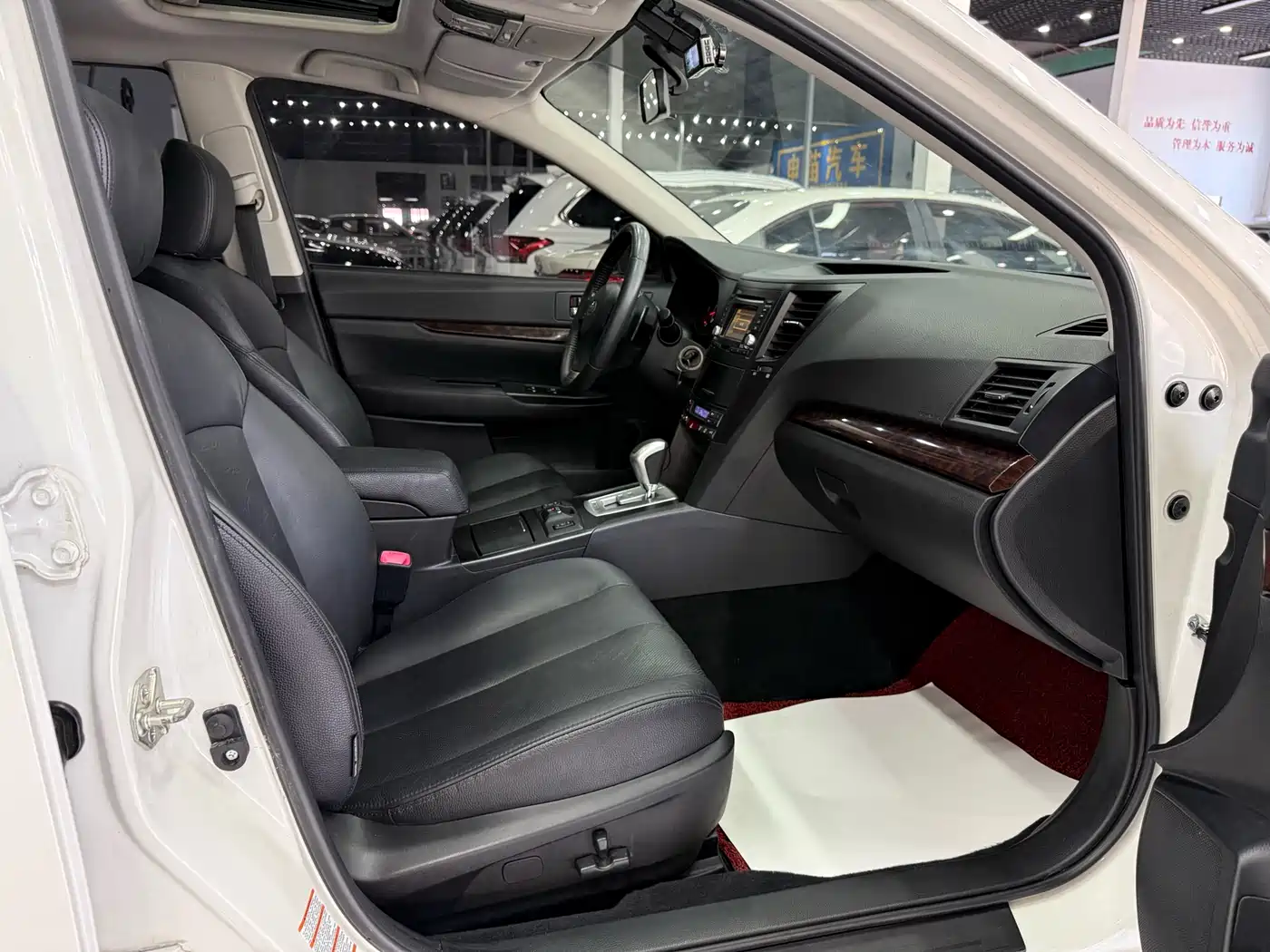 Subaru Outback 2013 2.5i Luxury Navigation Edition фото 16