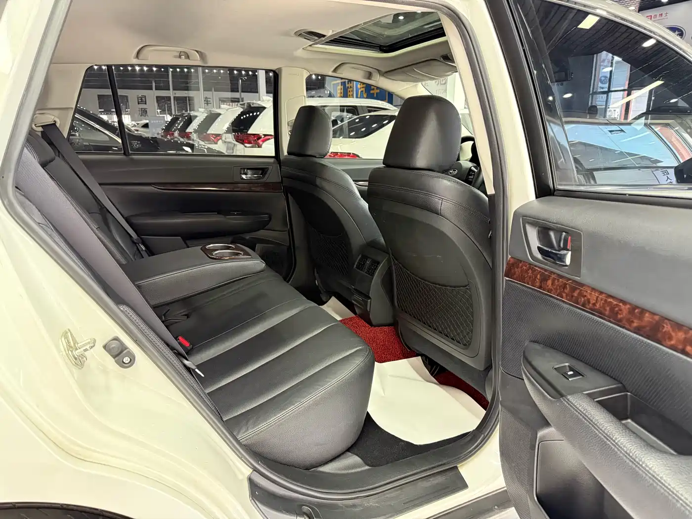 Subaru Outback 2013 2.5i Luxury Navigation Edition фото 15