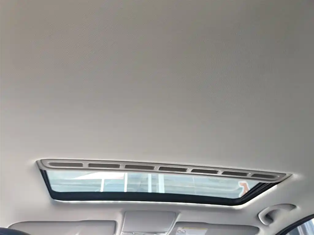 Volkswagen Lavida 2017 1.6L Automatic Comfort Edition фото 18