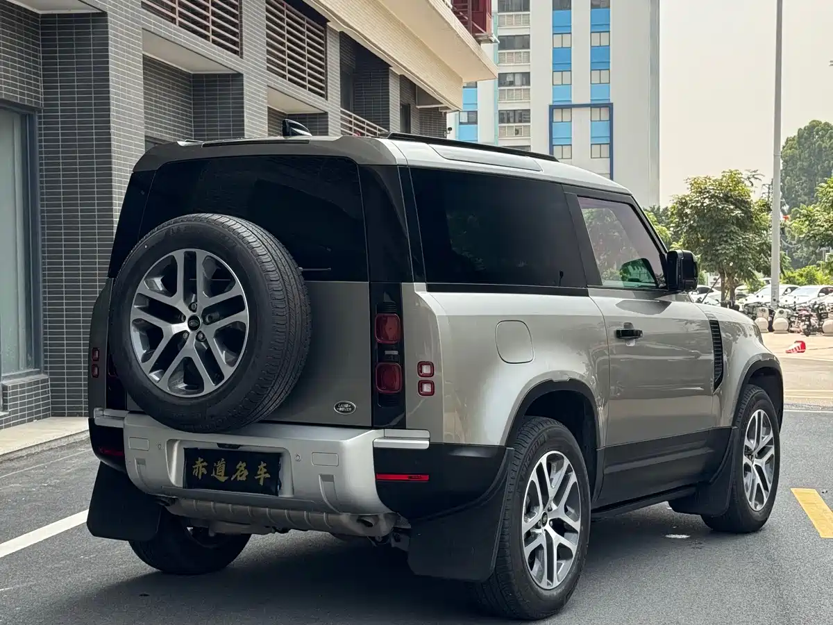 Land Rover Defender 2023 Facelift 90 3.0T P400 XS фото 2