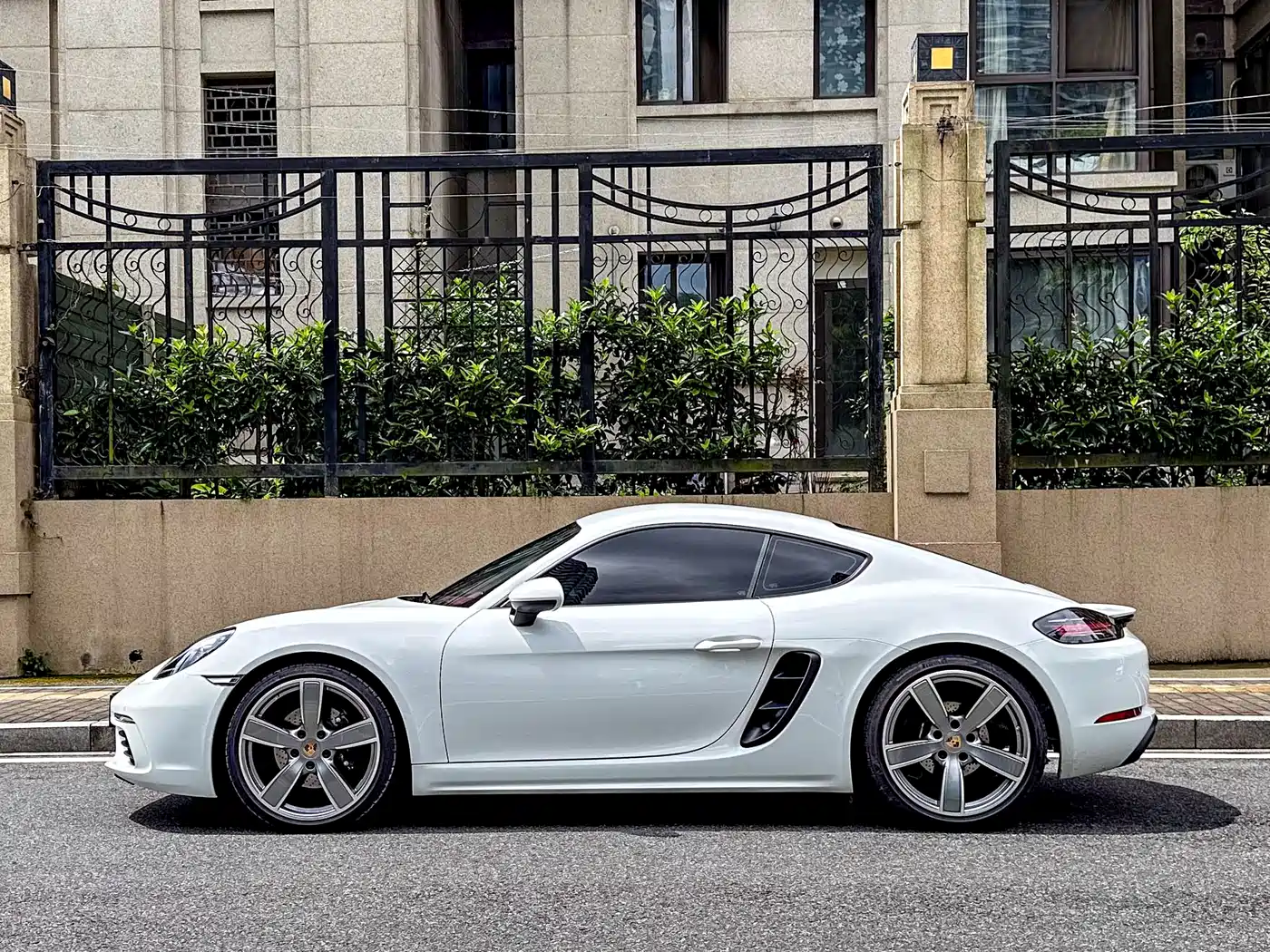 Porsche 718 2023 Cayman Style Edition 2.0T фото 3