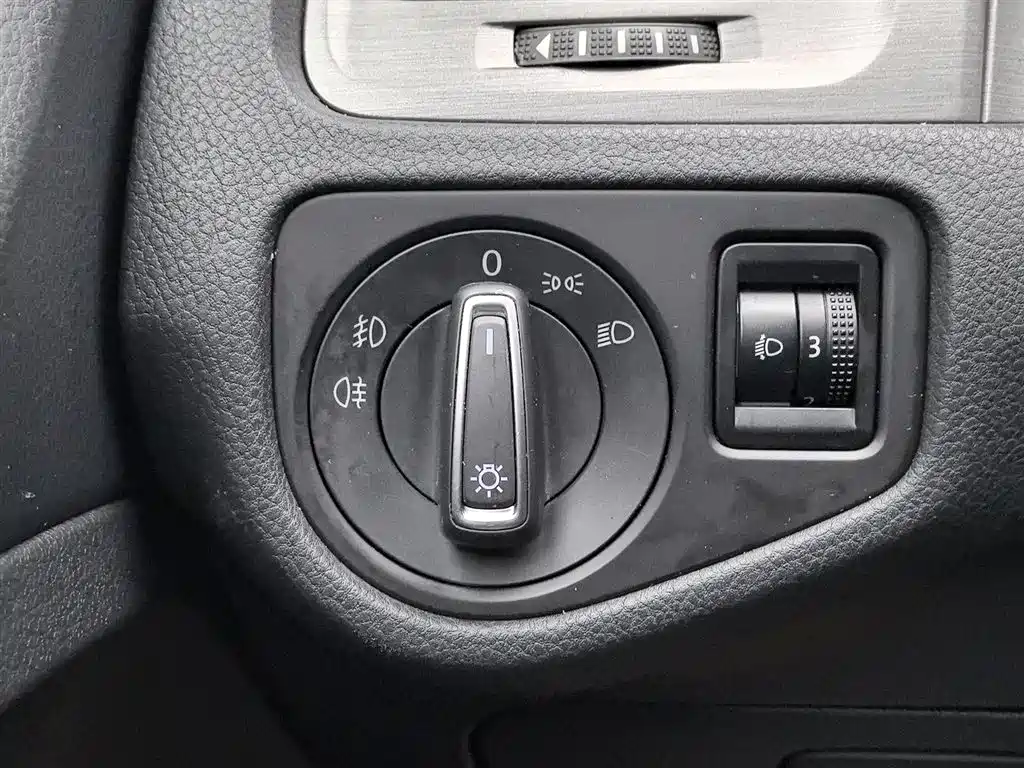 Volkswagen Golf 2016 1.6L Automatic Comfort фото 21