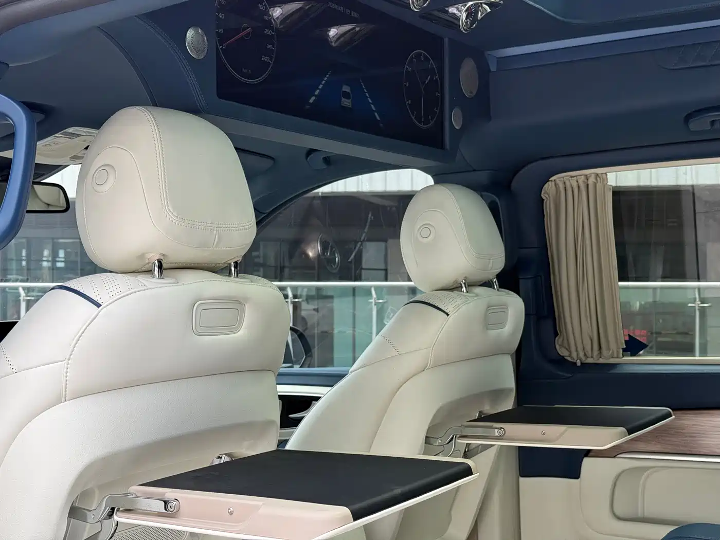 Mercedes-Benz V-Class 2021 V 260 L Long Wheelbase Luxury Edition фото 12