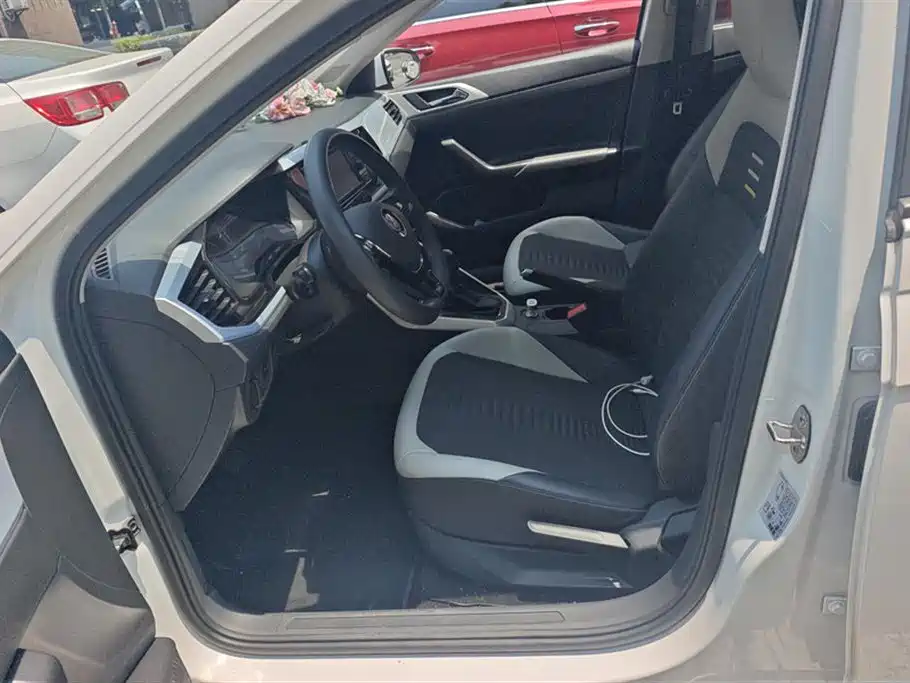 Volkswagen Polo 2019 Plus 1.5L Automatic Colorful Tech Edition фото 9