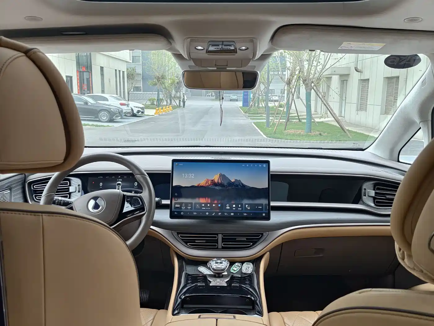 Denza D9 2022 DM-i 970 AWD Flagship фото 8