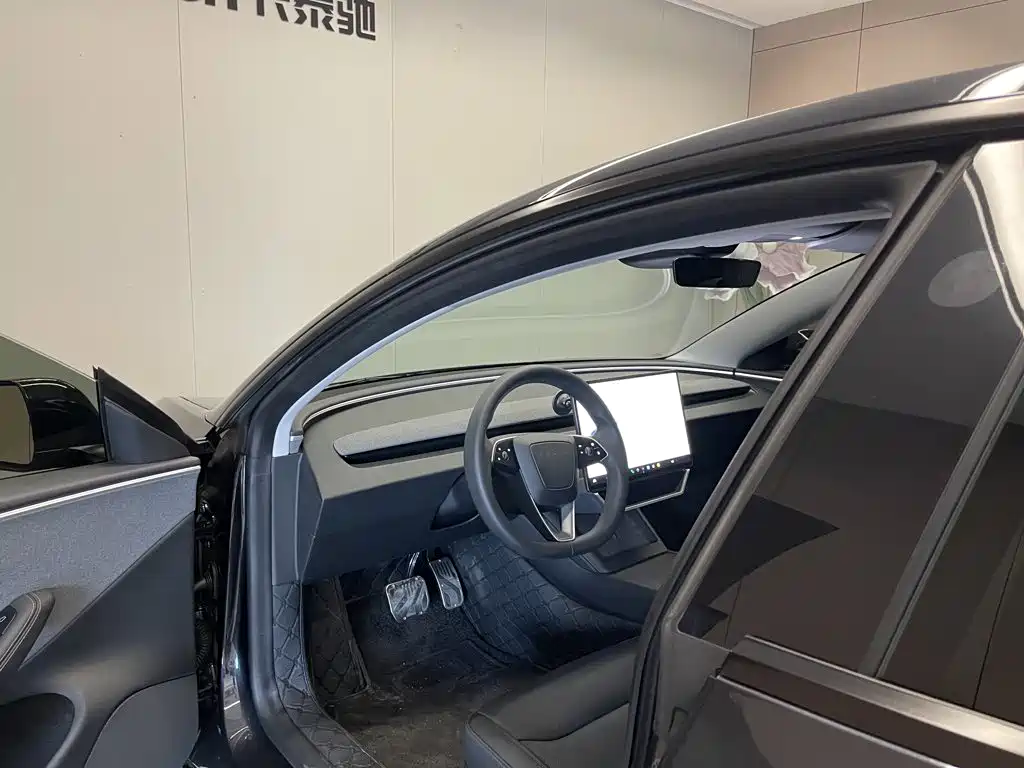 Фото 24 - Tesla Model 3