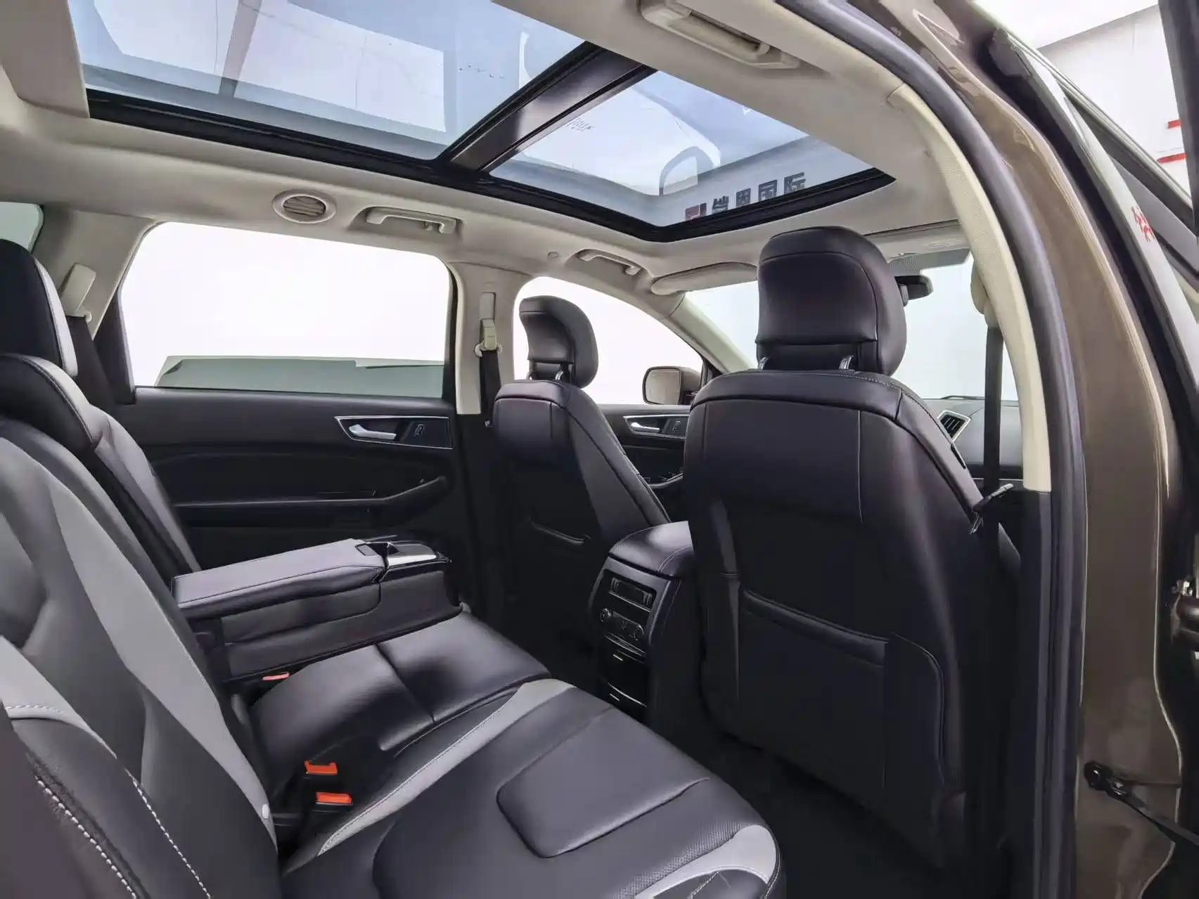 Фото 6 - Ford Edge