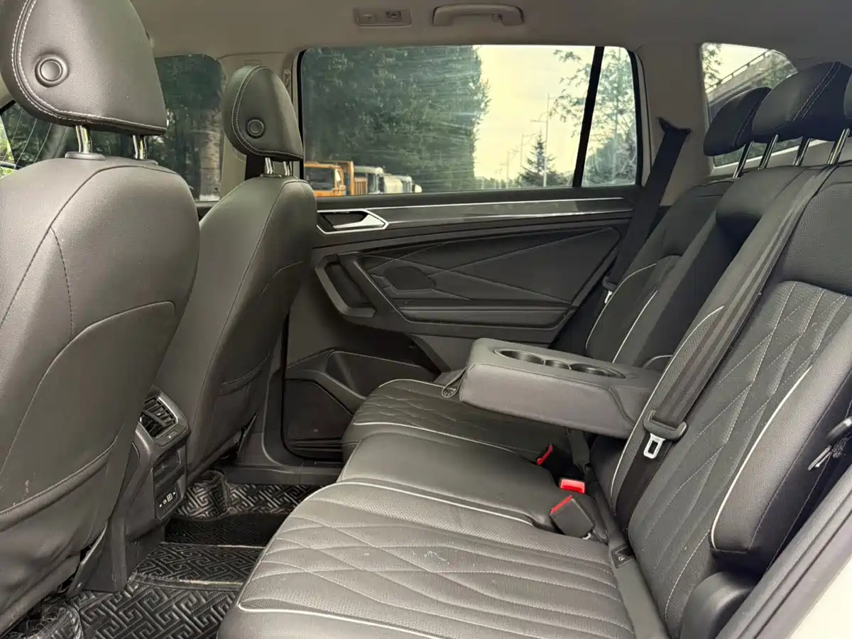 Фото 8 - Volkswagen Tiguan L