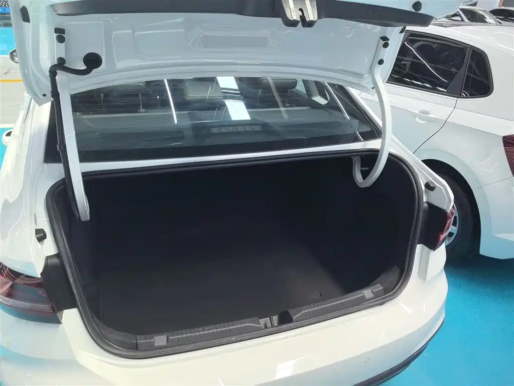 Volkswagen Lavida 2024 Model 1.5L Automatic 5 Million Edition фото 18