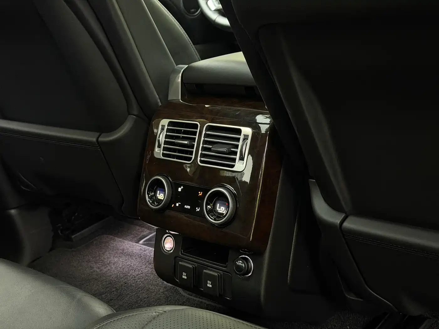 Land Rover Range Rover 2021 3.0 L6 Heritage Edition фото 21