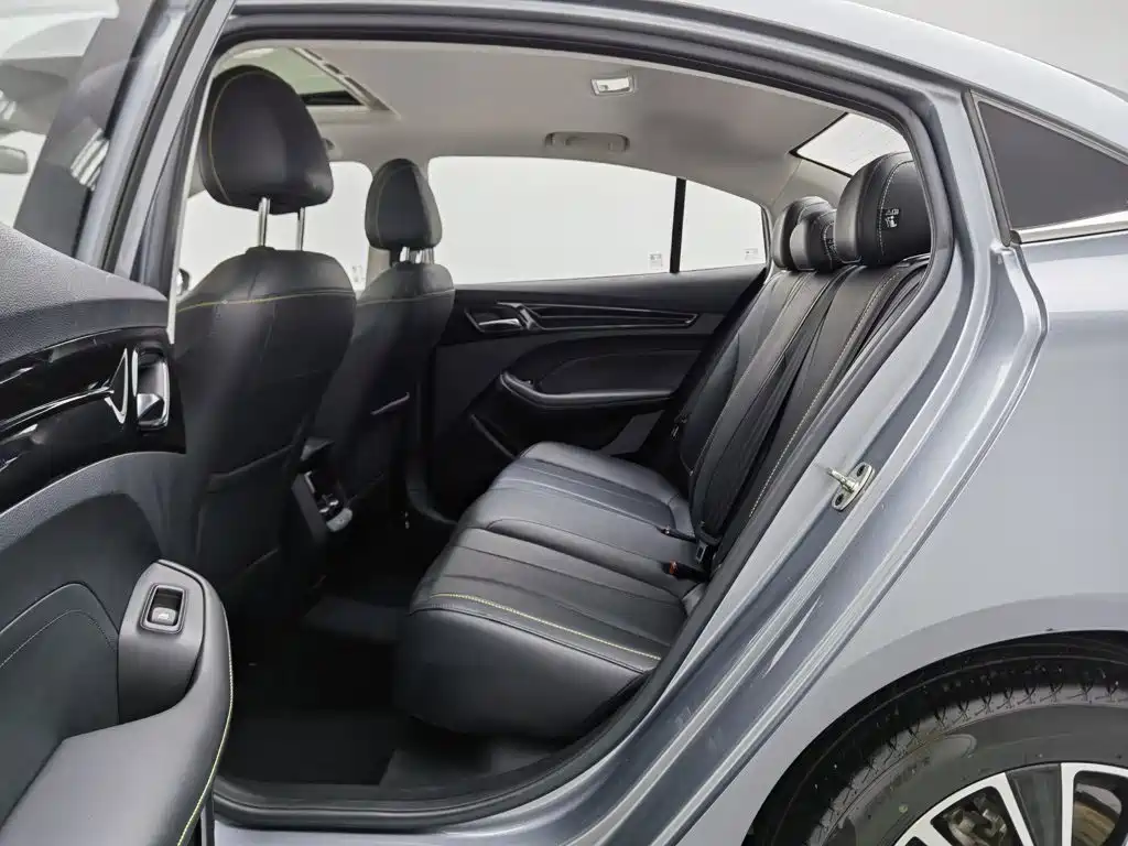 Photo 15 - Roewe i5