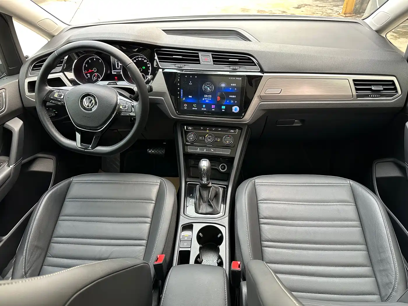 Volkswagen Touran 2016 Touran L 280TSI DSG Elegance фото 9