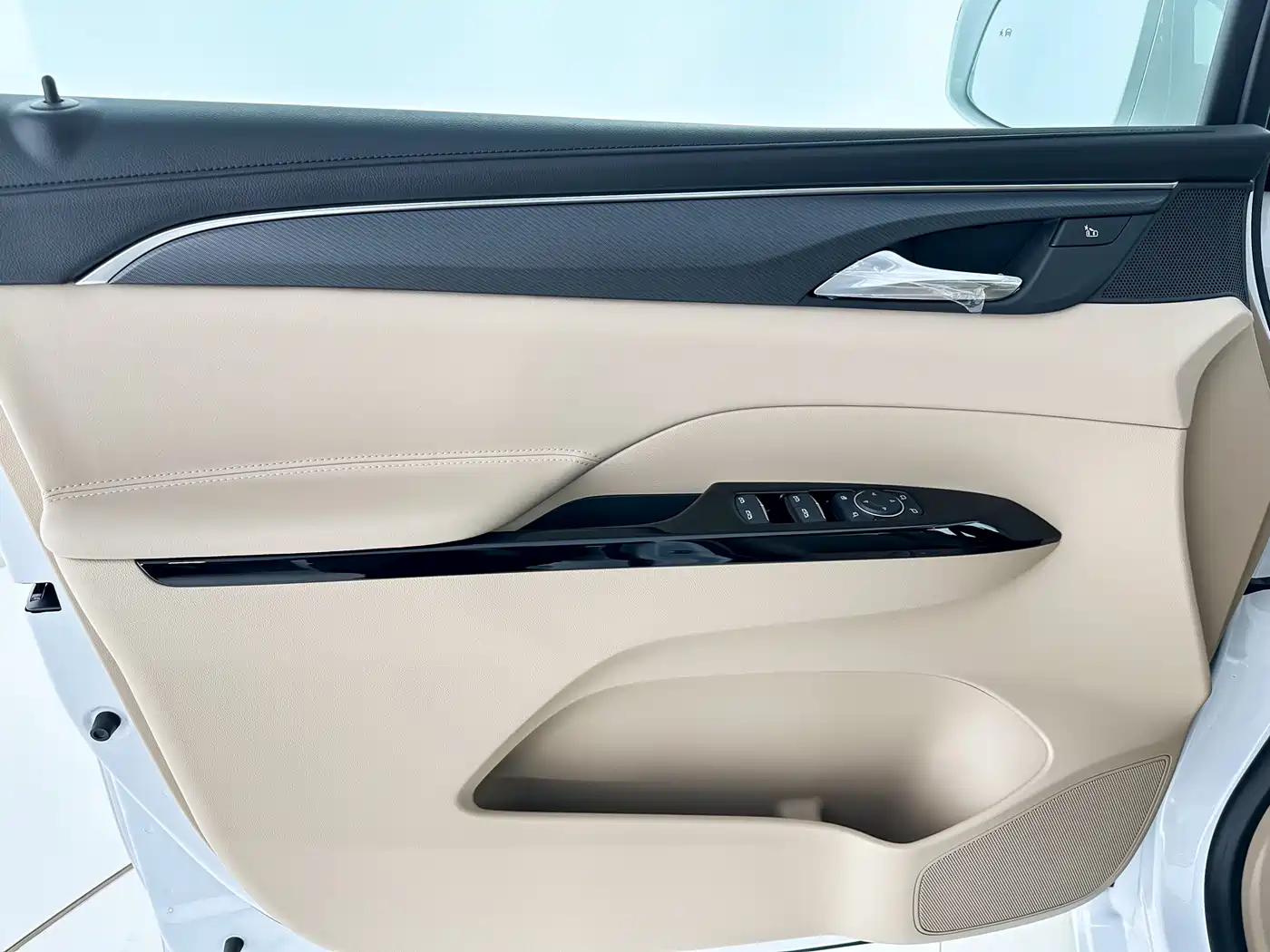 Buick GL8 New Energy 2025 Land Honor Premium Edition 7-Seater фото 10