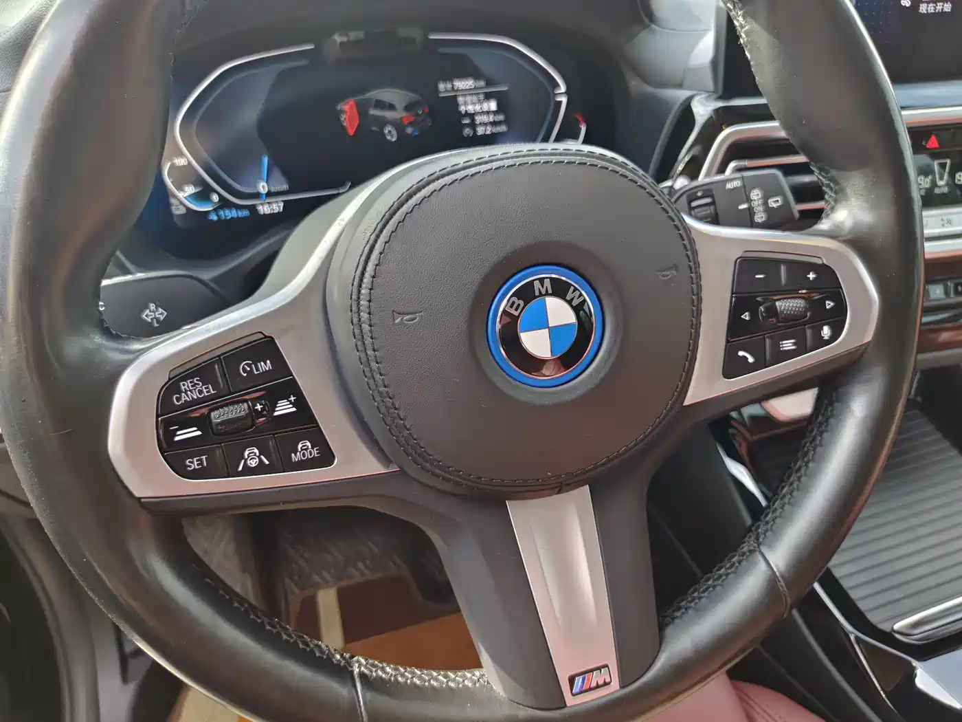 BMW iX3 2022 Leading Edition фото 17