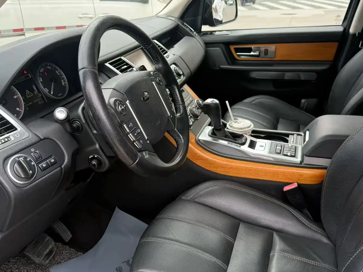 Land Rover Range Rover Sport 2011 3.0 TDV6 Diesel фото 7