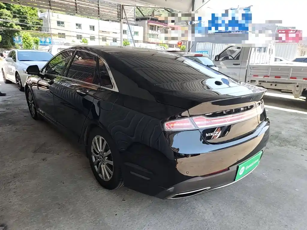 Photo 5 - Lincoln MKZ