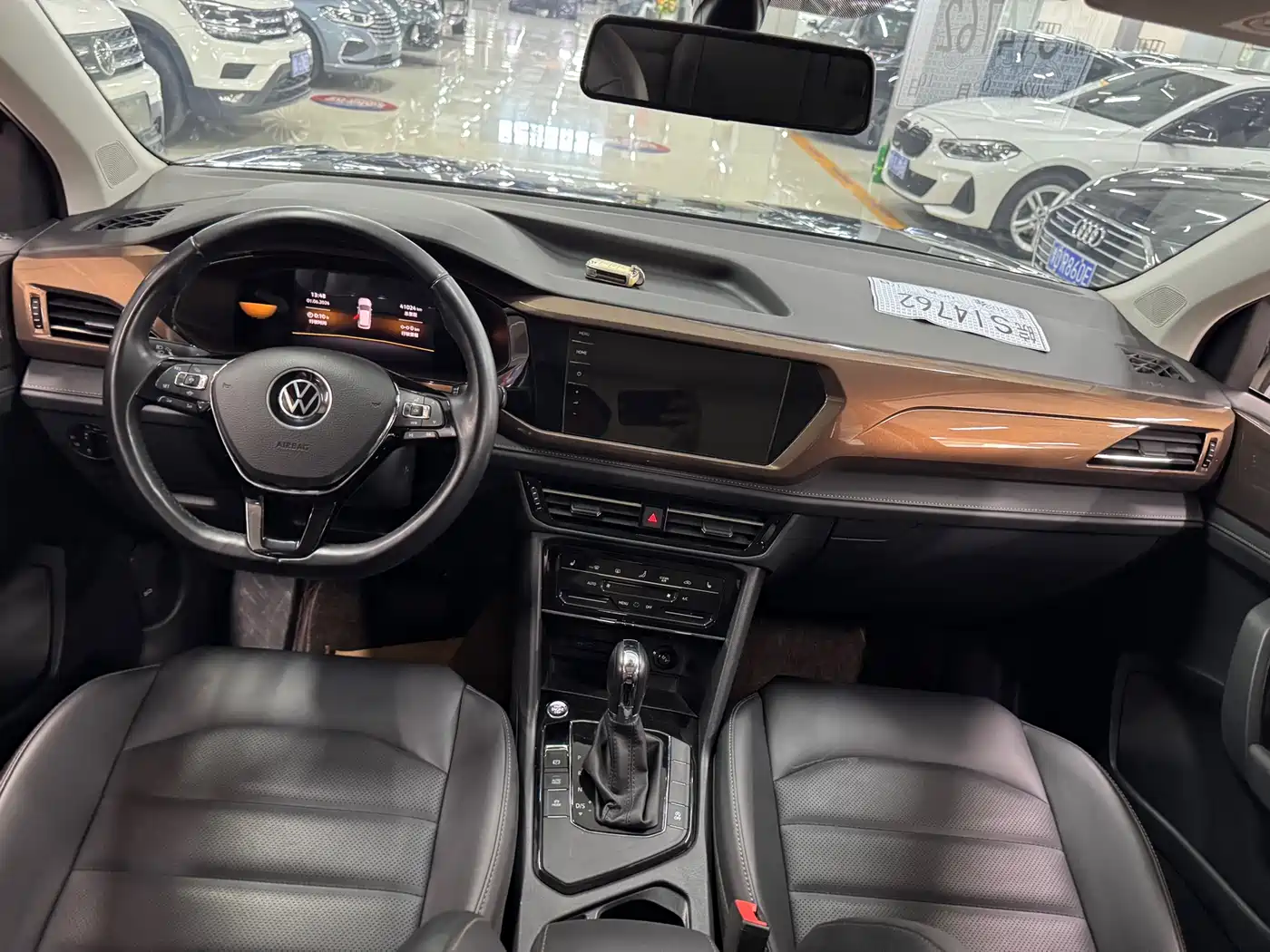 Volkswagen Tharu 2022 280TSI FWD Luxury Edition фото 6
