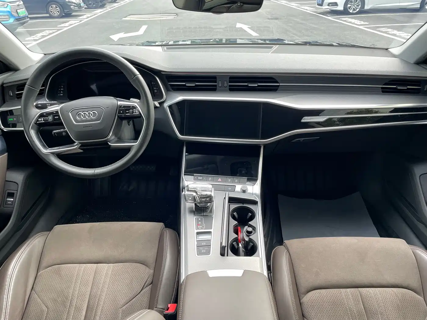 صورة 9 - Audi A7L