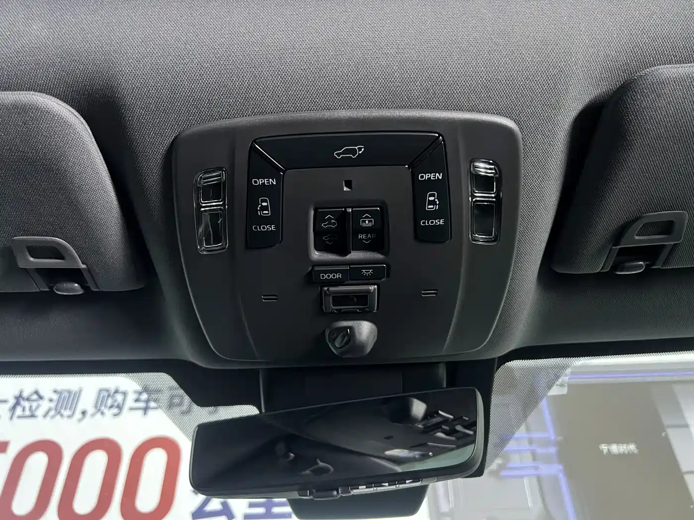 Toyota Sienna 2021 2.5L Hybrid Platinum Edition фото 24