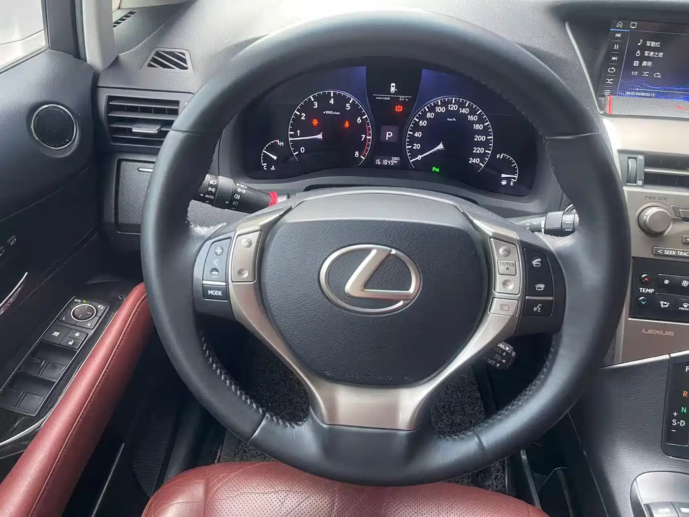 Photo 8 - Lexus RX Classic