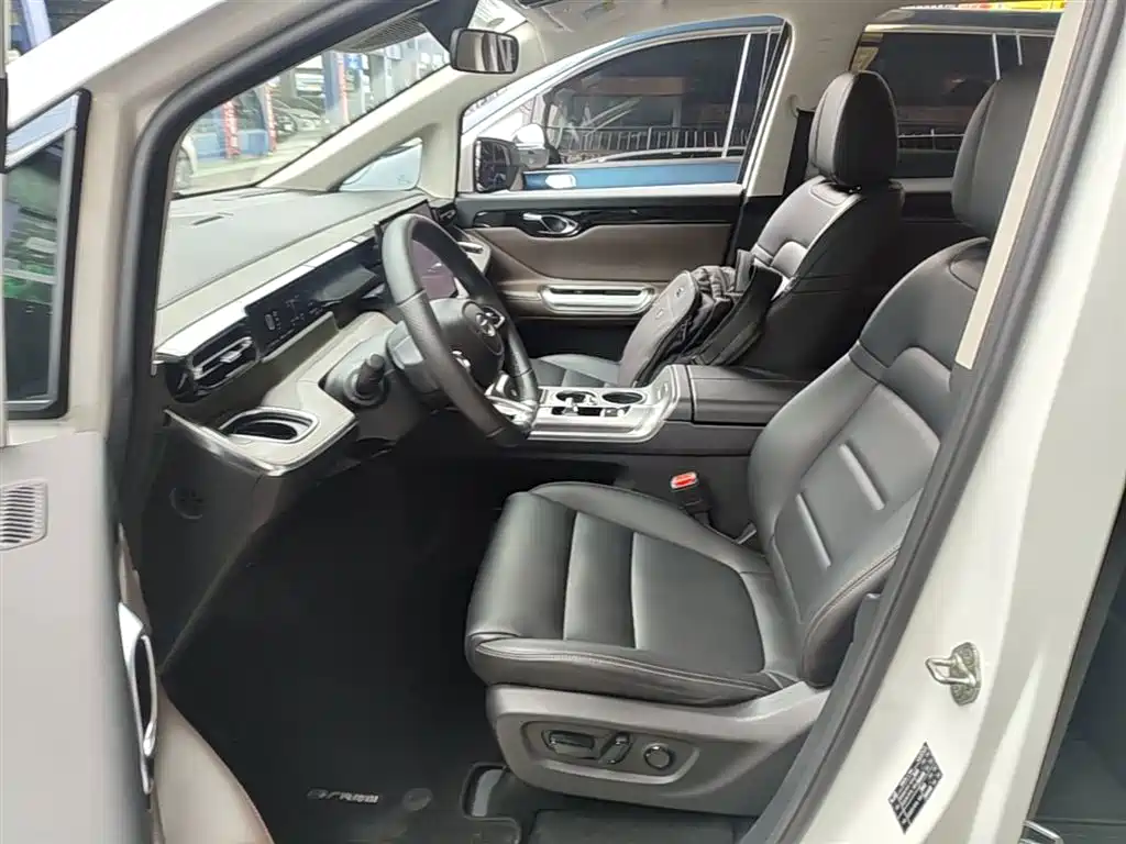 GAC Trumpchi Trumpchi E8 NEV 2024 Model 150km MAX+ фото 15