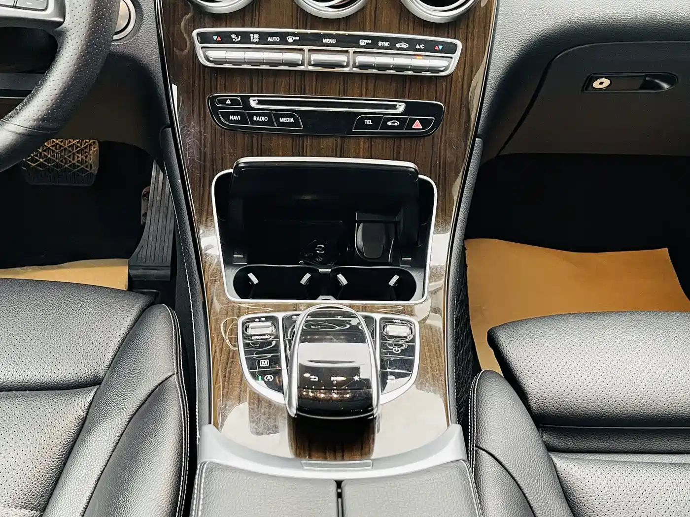 Mercedes-Benz GLC 2019 Facelift GLC 260 L 4MATIC Luxury фото 10