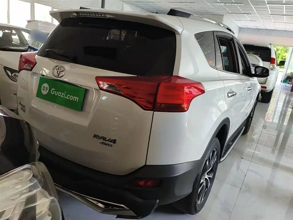 Toyota RAV4 Rongfang 2015 2.5L Automatic 4WD Elite Edition фото 7