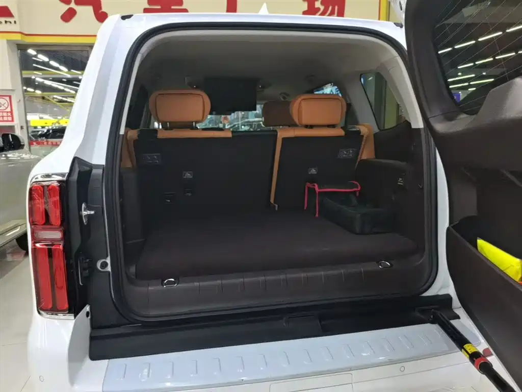 Tank 500 EV 2026 Hi4-T Smart Edition фото 19