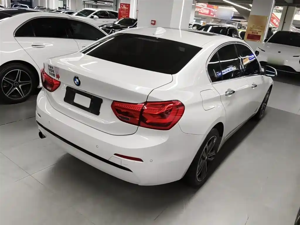 BMW 1 Series 2018 Facelift 118i Sport фото 7