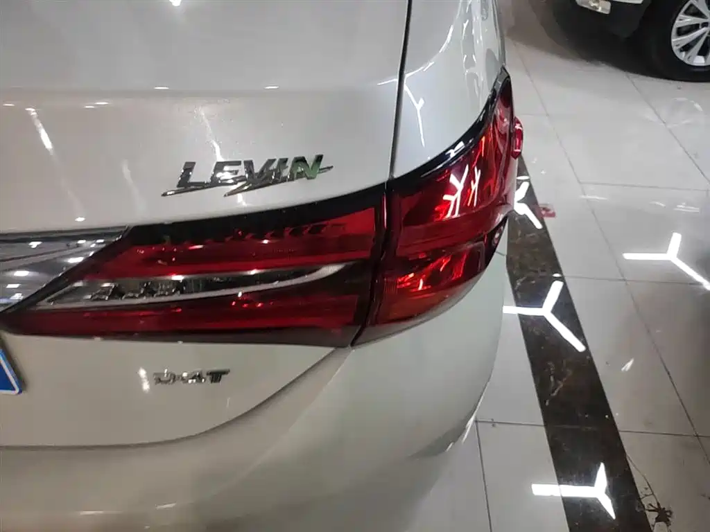 Toyota Levin 2017 Facelift 185T CVT Elite (China V) фото 8