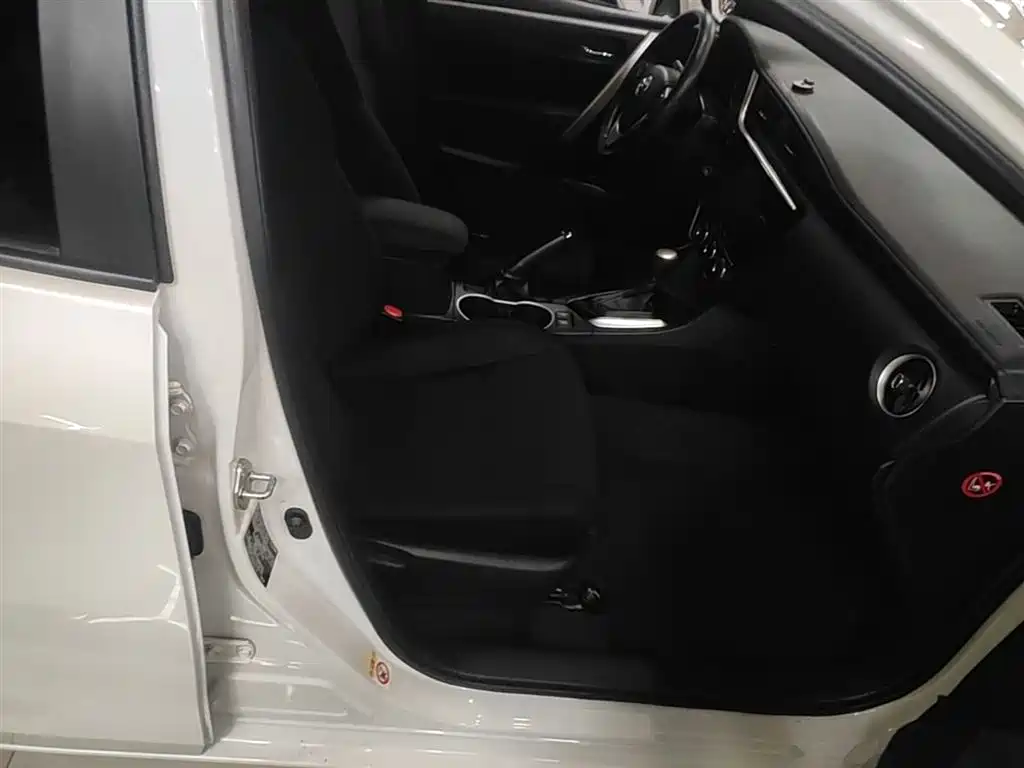 Toyota Levin 2017 Facelift 185T CVT Elite (China V) фото 25
