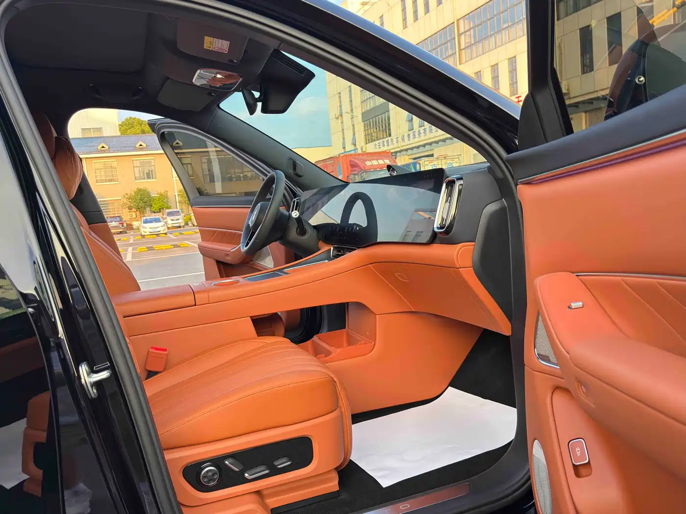 AITO Wenjie AITO M8 2025 Pure Electric Max+ 6-seater AWD фото 7