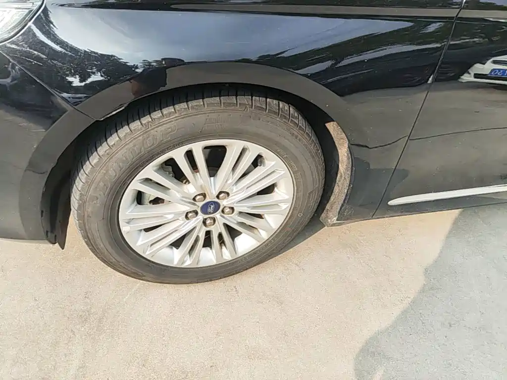 Фото 23 - Ford Taurus