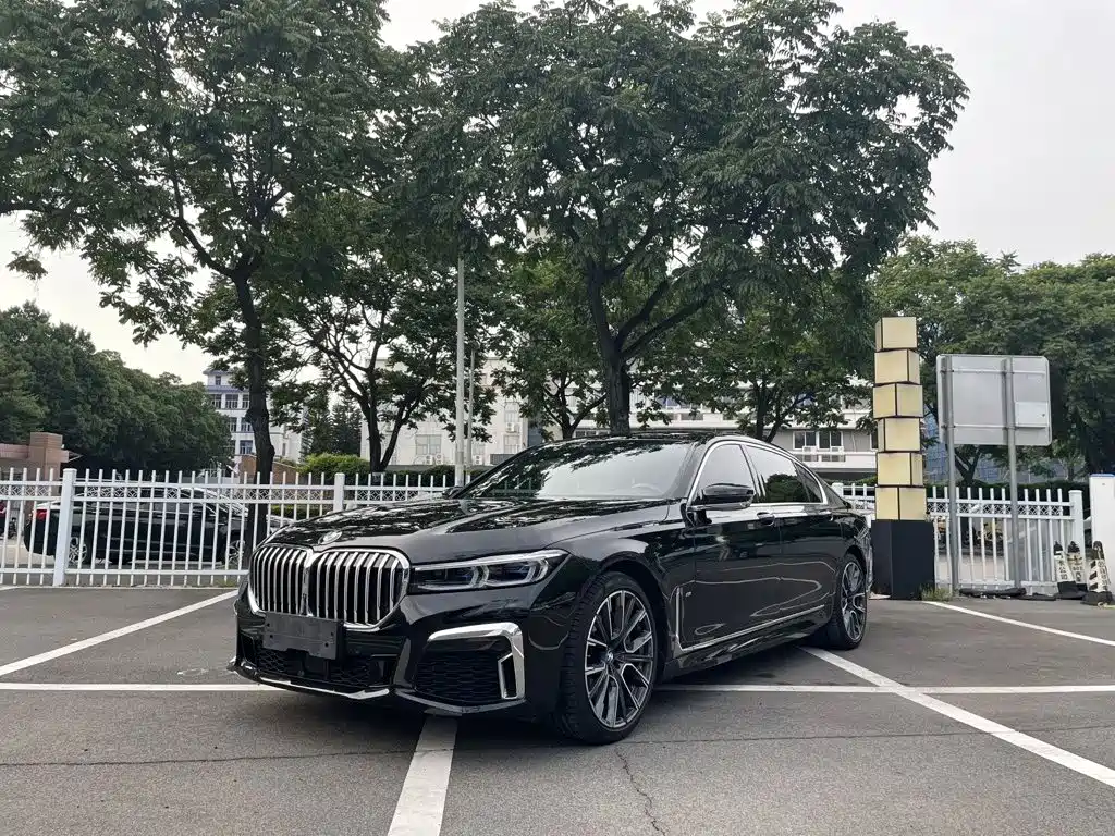 Фото 1 - BMW 7 Series