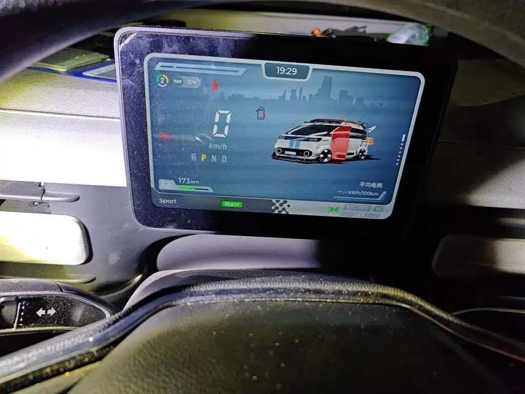 SAIC Maxus Dana V1 2025 Low Roof Multi-purpose Version 42kWh фото 4