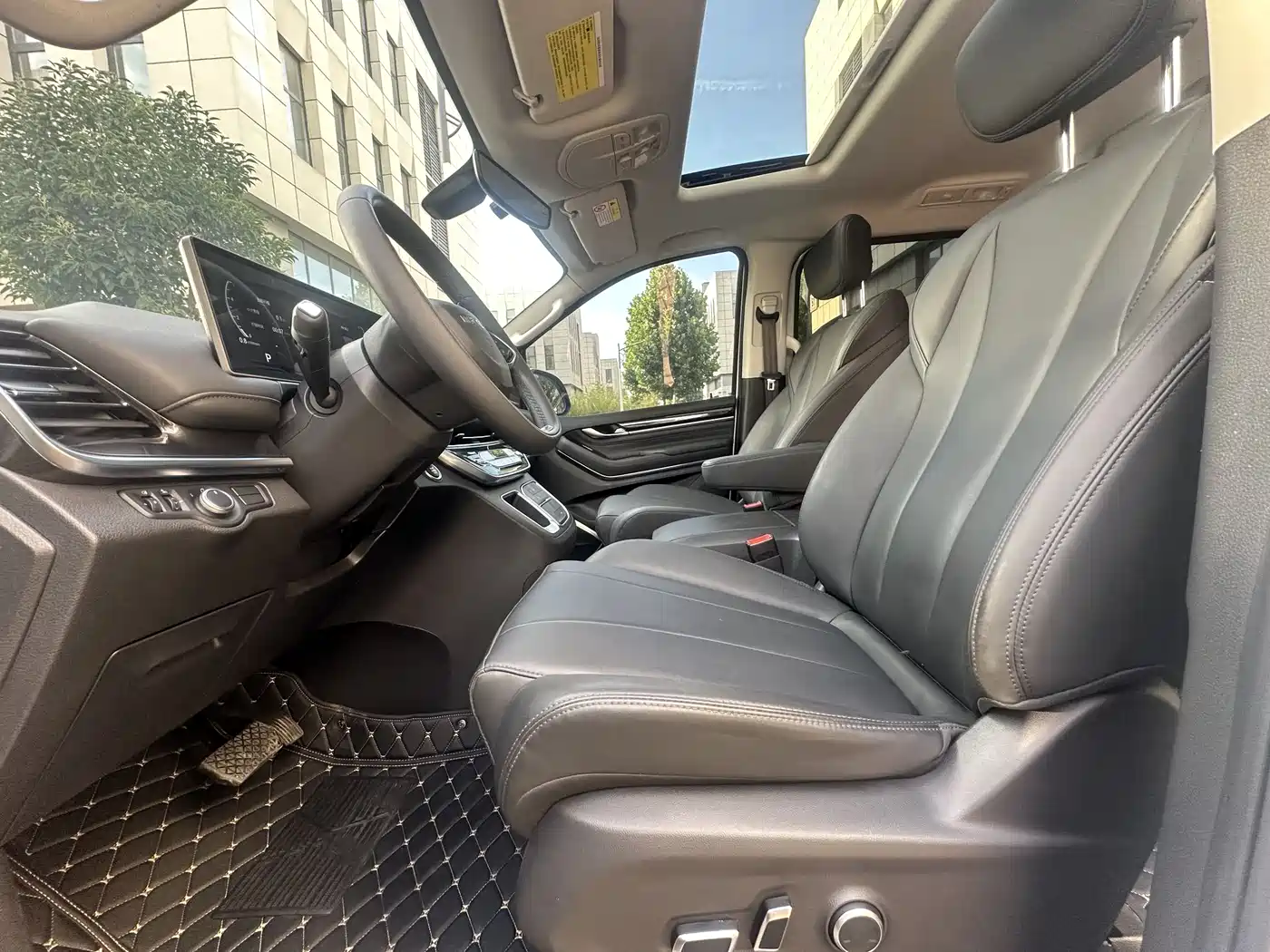 SAIC Maxus Maxus G10 2025 MAX 2.0T Automatic Luxury Edition Diesel 7-Seater фото 14