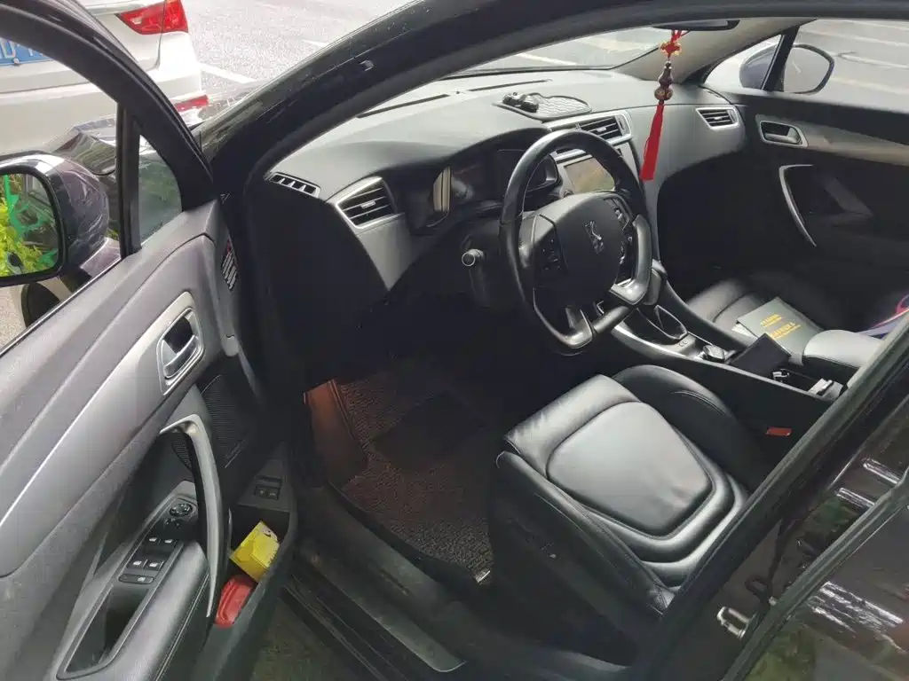 DS 5LS 2015 2014 1.6T Luxury THP160
