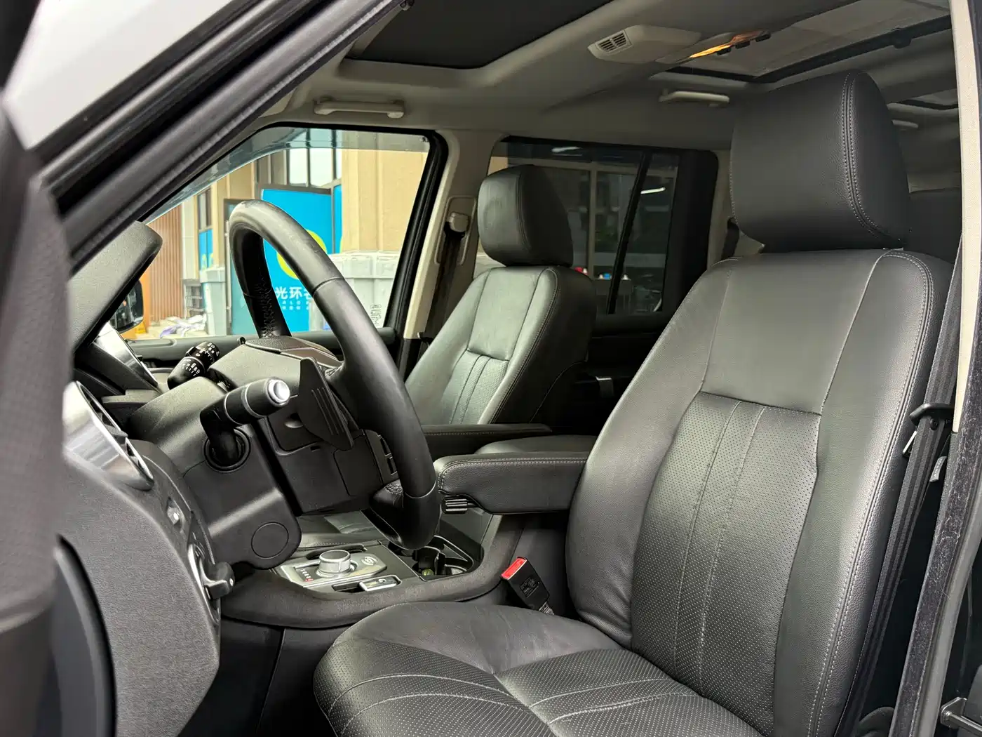 Land Rover Discovery 2015 3.0 SDV6 HSE Diesel фото 11
