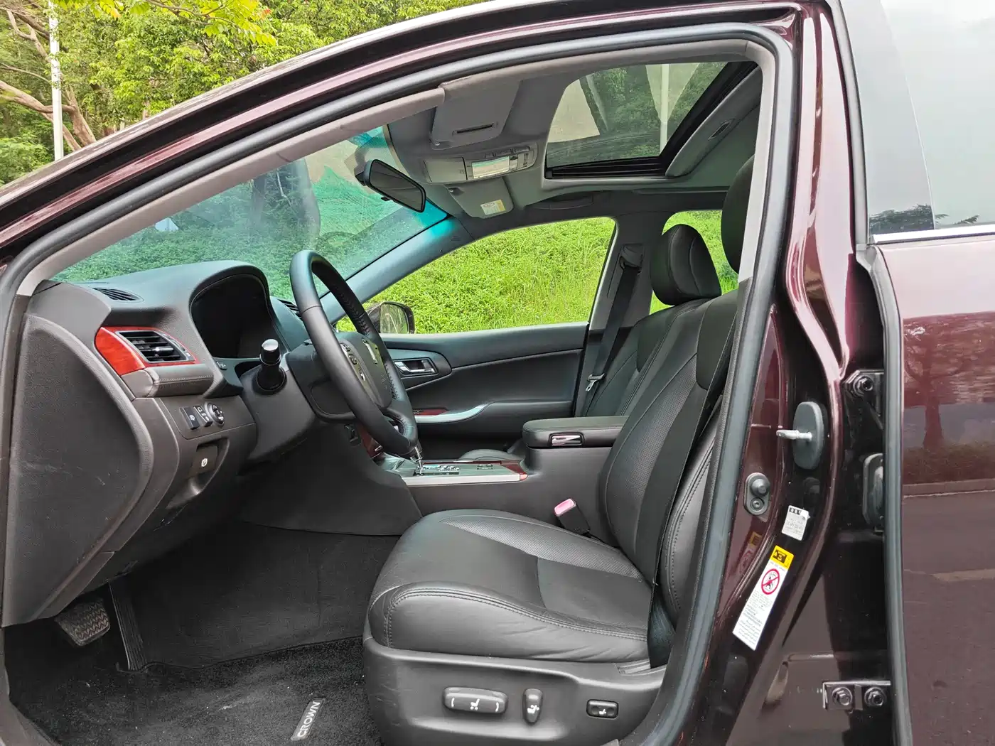 Toyota Crown 2012 2.5L Royal Leather Edition фото 5