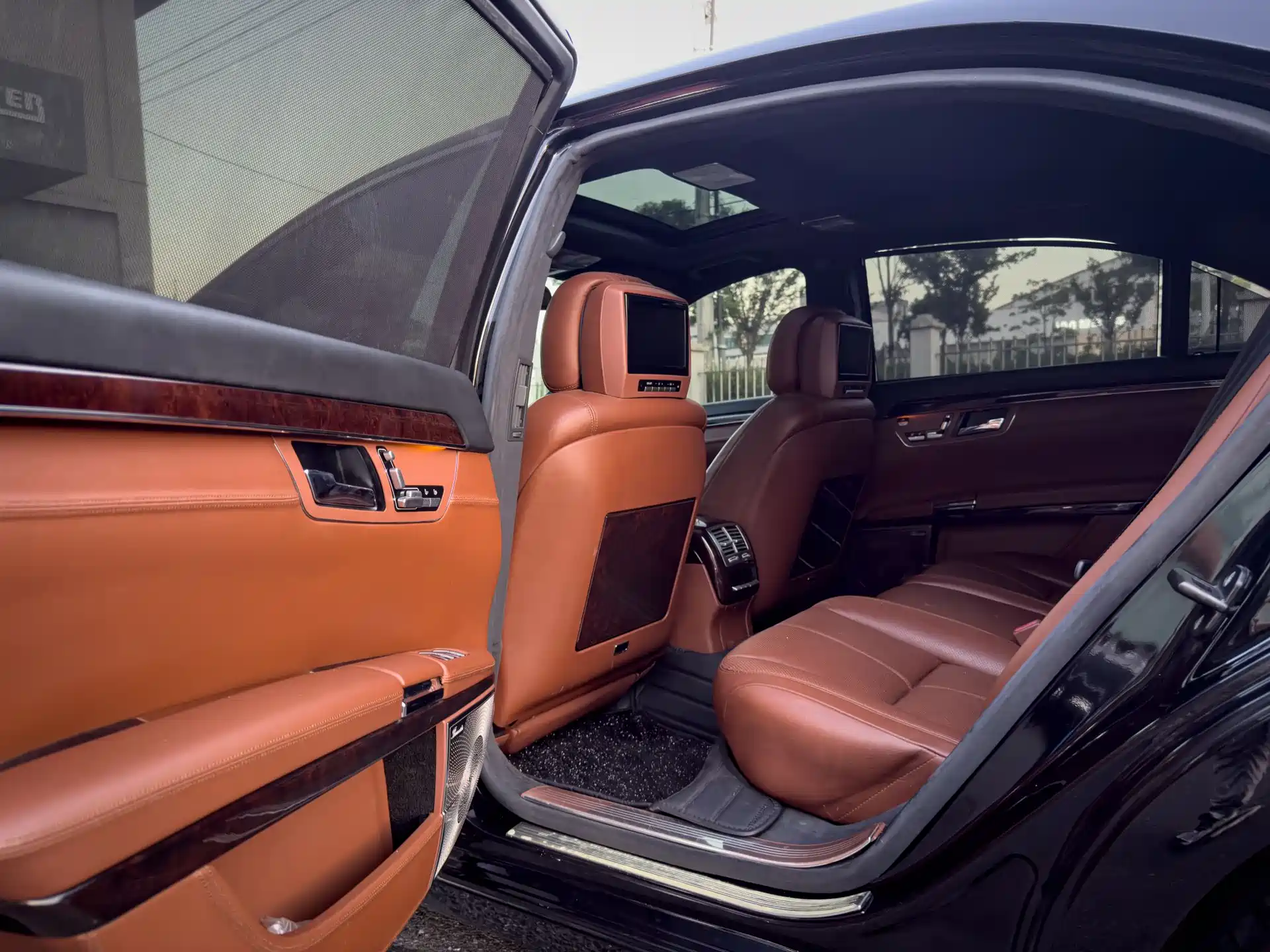 Photo 14 - Mercedes-Benz S-Class