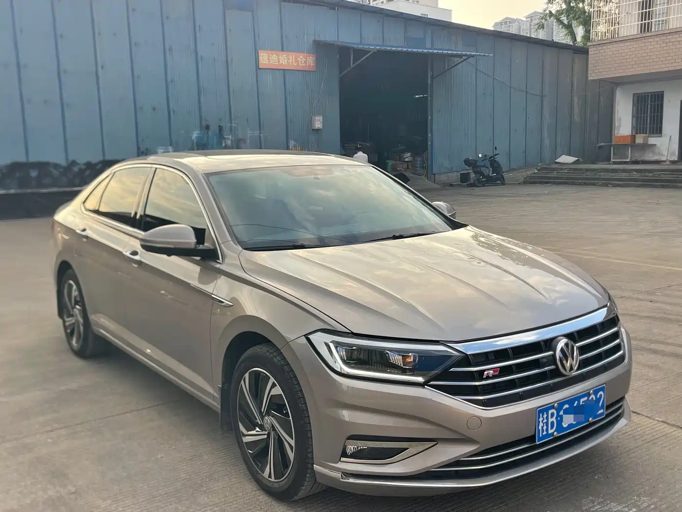 Volkswagen Sagitar 2021 280TSI DSG 30th Anniversary Edition фото 3