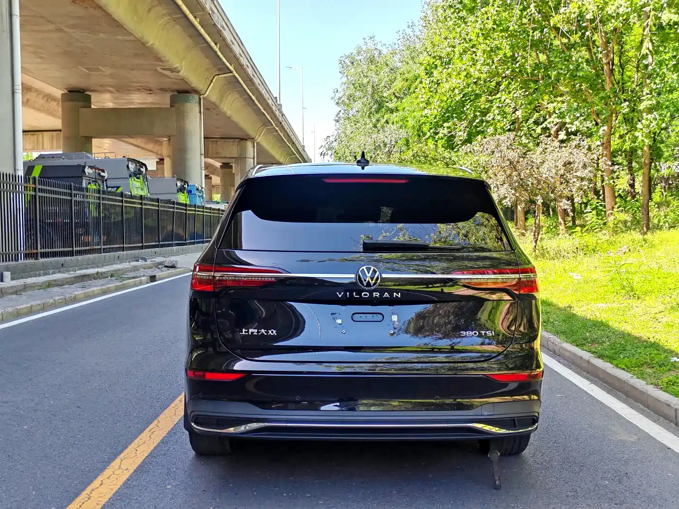 Volkswagen Viloran 2022 380TSI Premium Edition фото 4