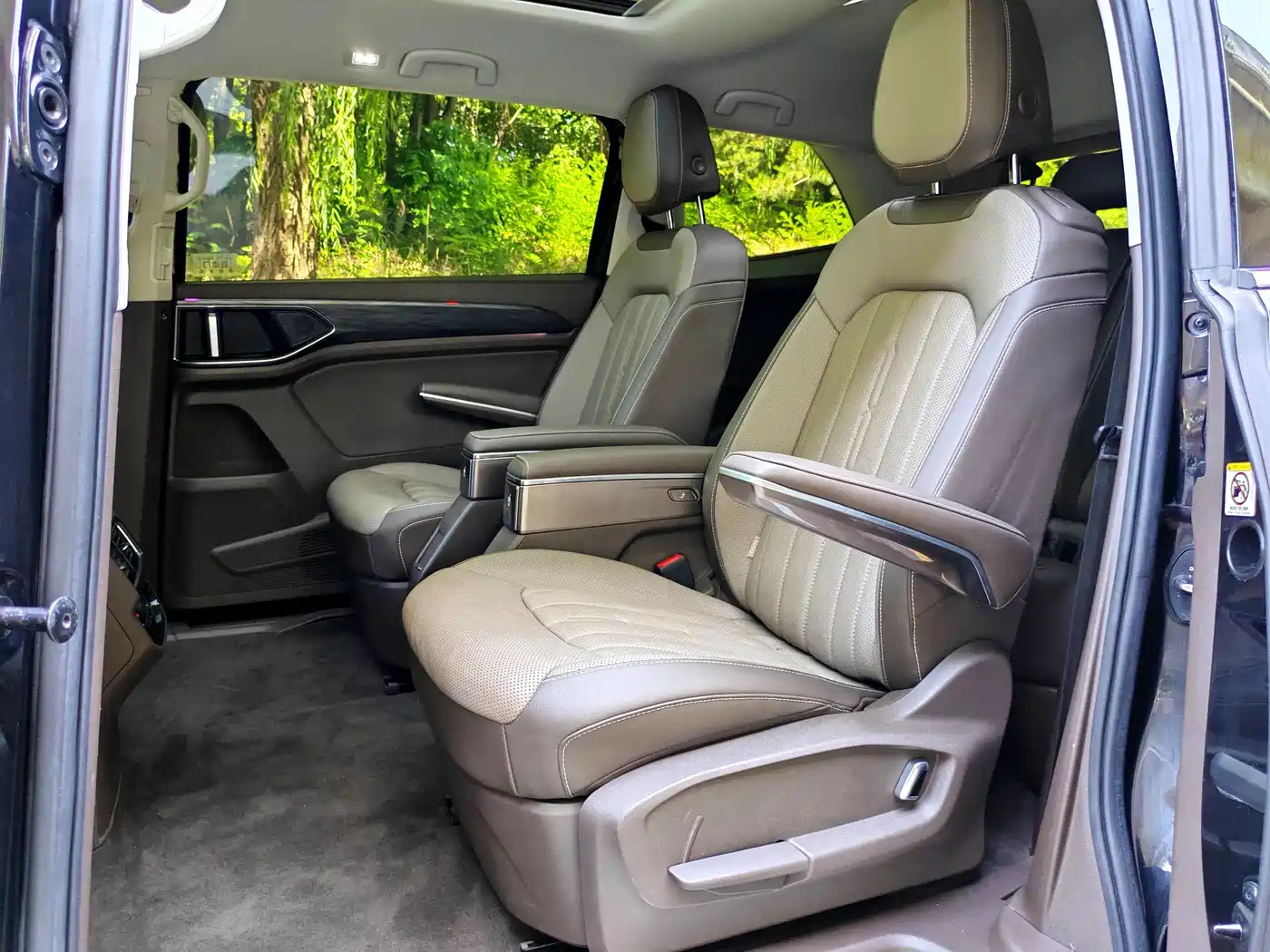 Volkswagen Viloran 2022 380TSI Premium Edition фото 6