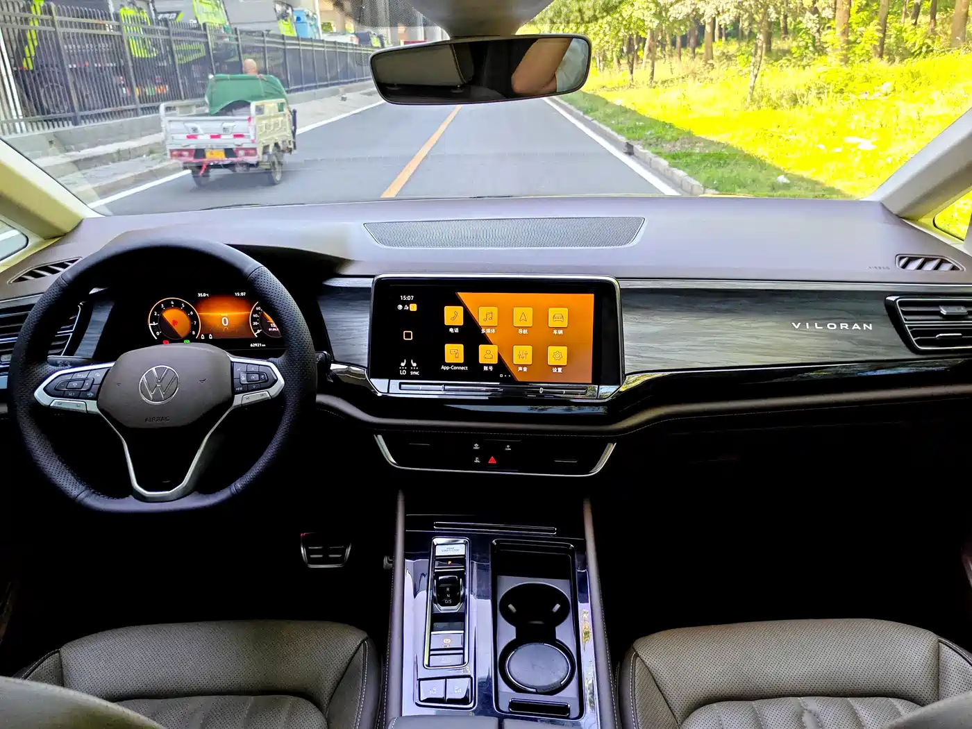 Volkswagen Viloran 2022 380TSI Premium Edition фото 11