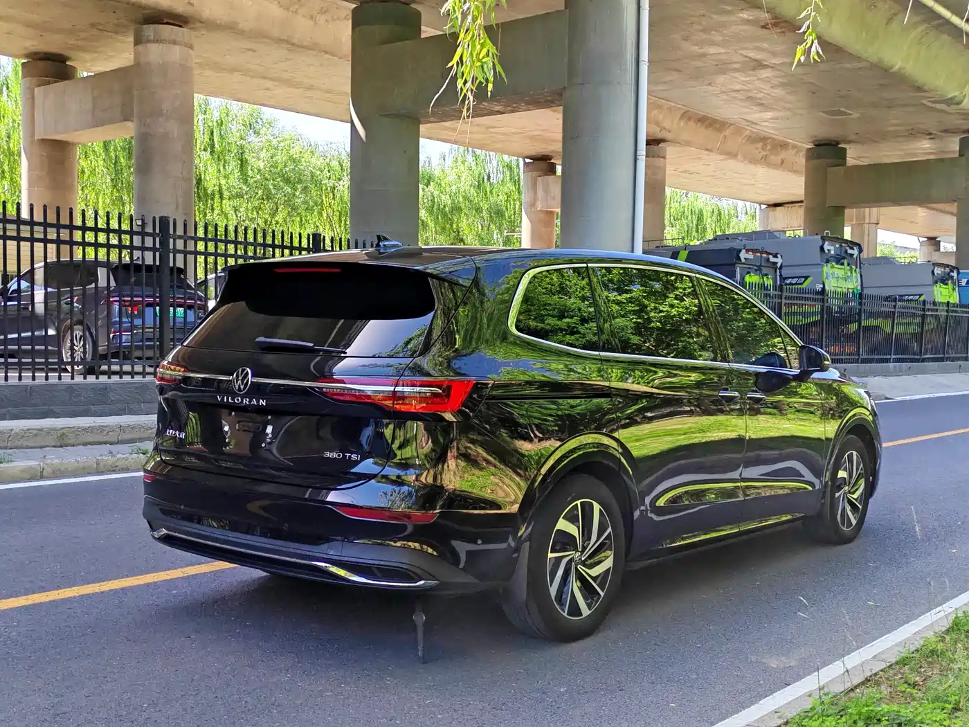 Volkswagen Viloran 2022 380TSI Premium Edition фото 18