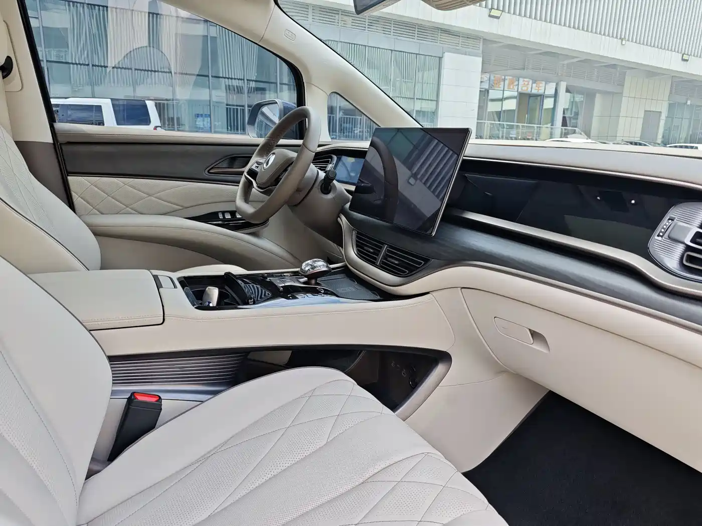 Denza D9 2022 DM-i 970 All-Wheel Drive Honor Edition фото 27