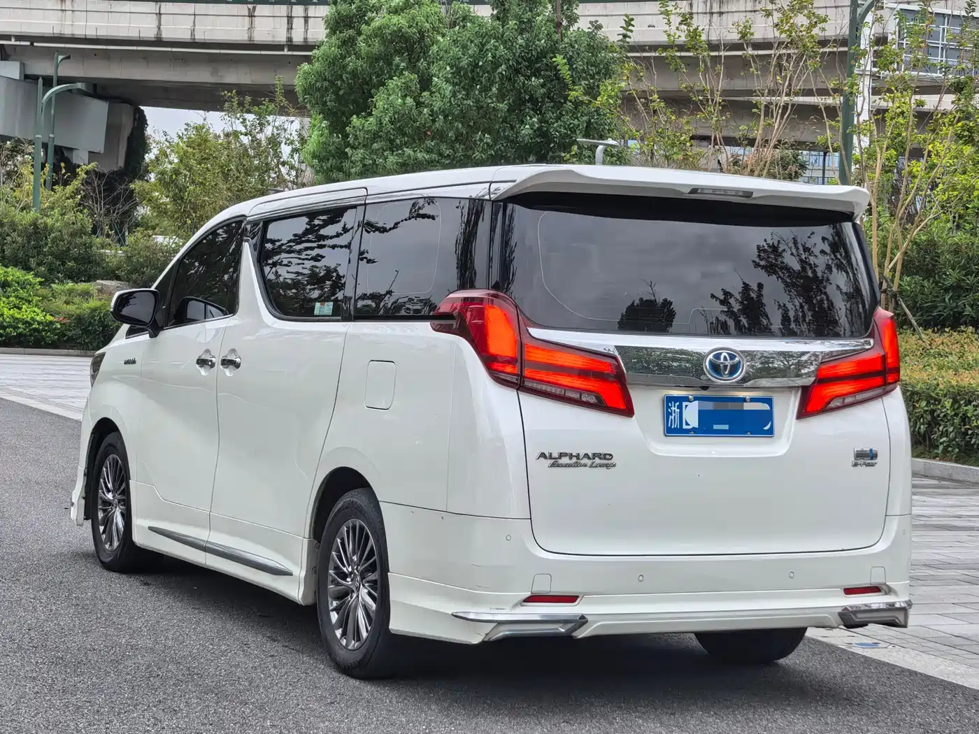 Toyota Alphard 2021 Hybrid 2.5L Ultimate фото 4